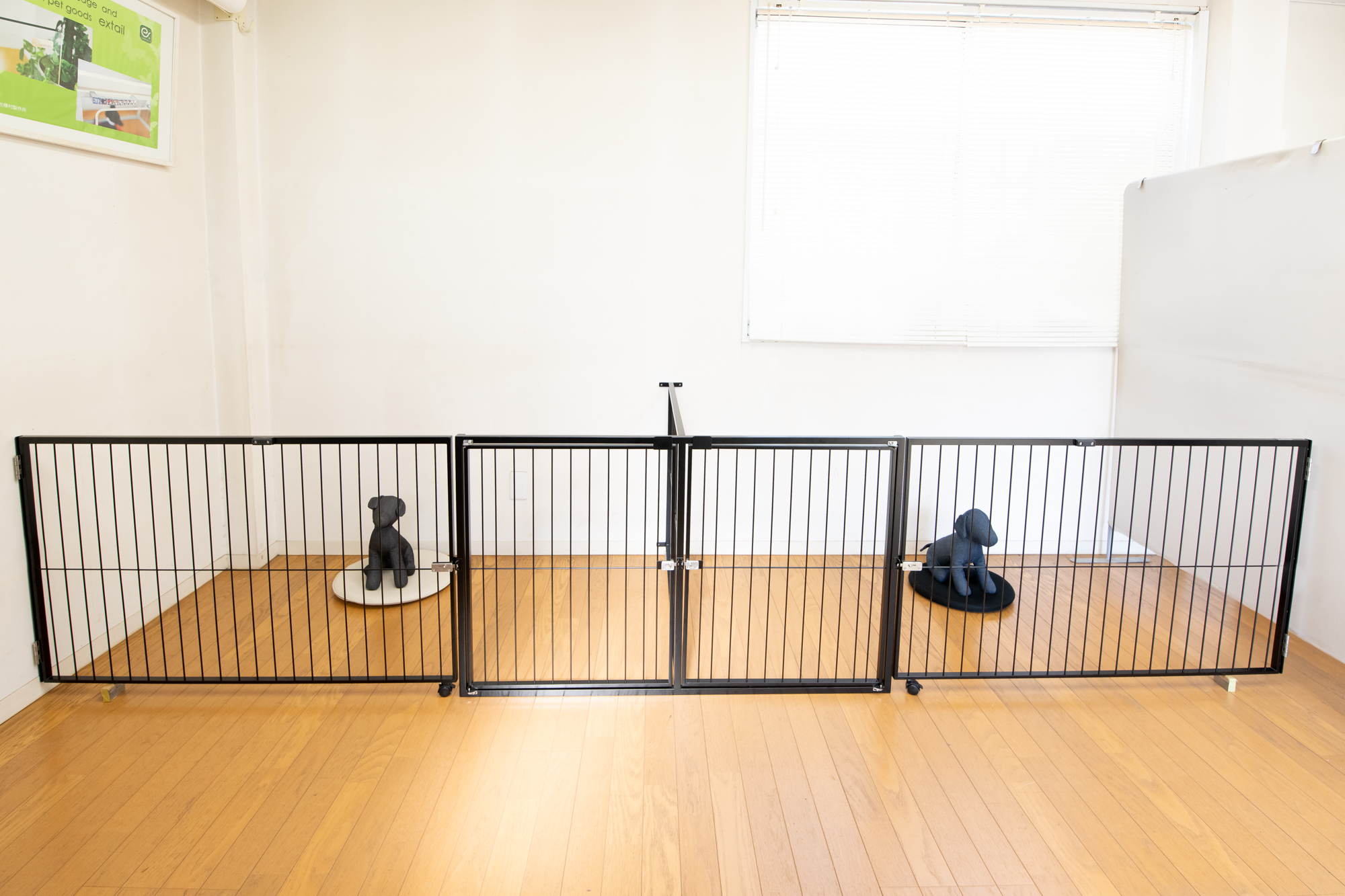 小型犬の仕切り付きゲート - おしゃれで丈夫な犬猫用ペットケージ