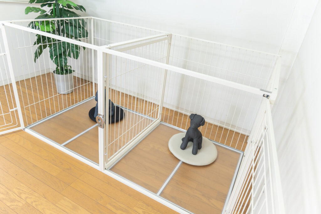 大型犬の2部屋ケージ仕切り付き